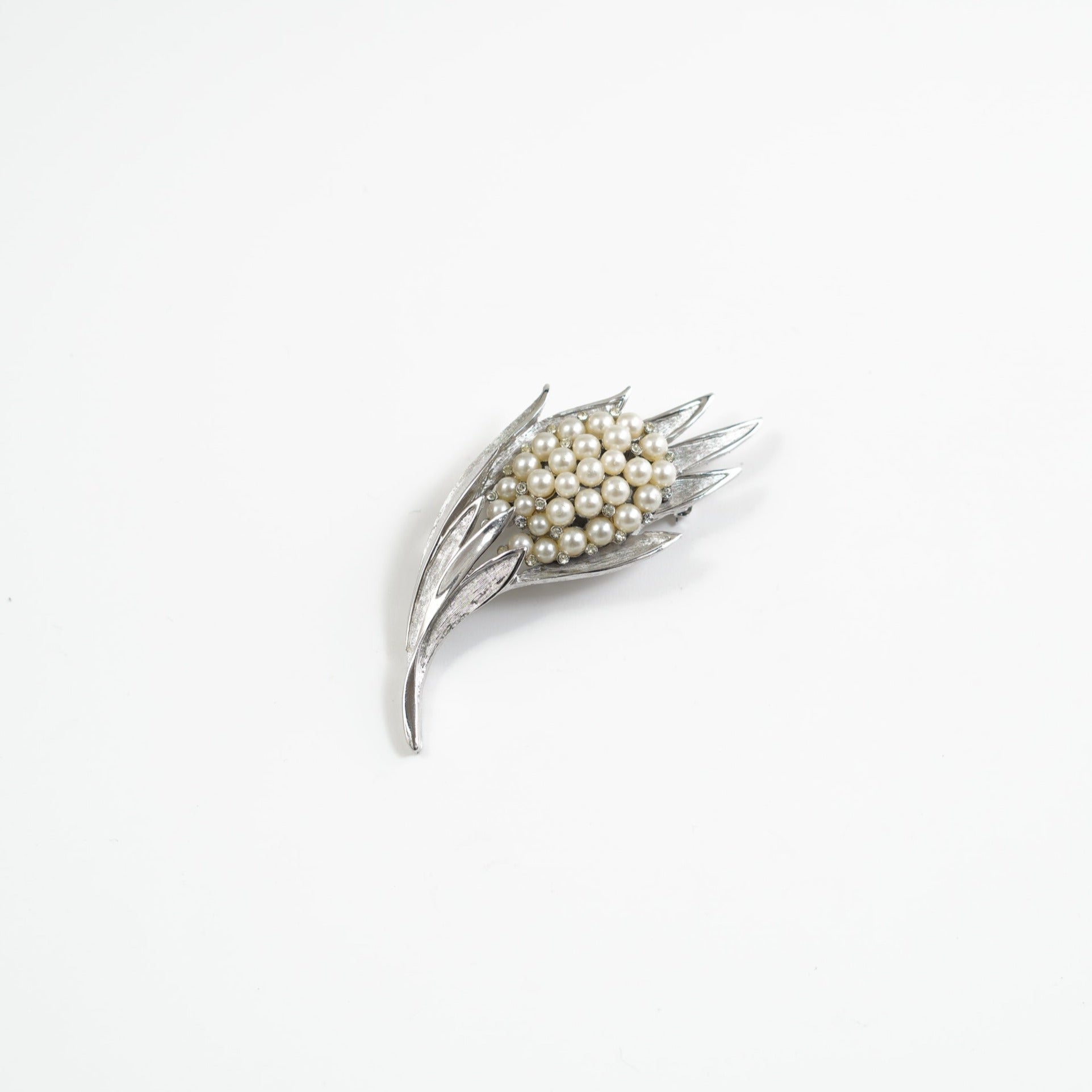 Trifari（トリファリ）ブローチ「Flower Pearl Brooch」／ヴィンテージ・コスチュームジュエリー