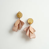 Clip Earring 「Yureru Ribbon(Swingin' Ribbon)」Pink
