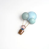 Brooch「Girl and Hot Air Balloon」