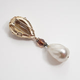 Brooch「Brown Glass with Drop Pearl」
