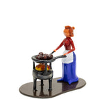 miniature  Woman cooking