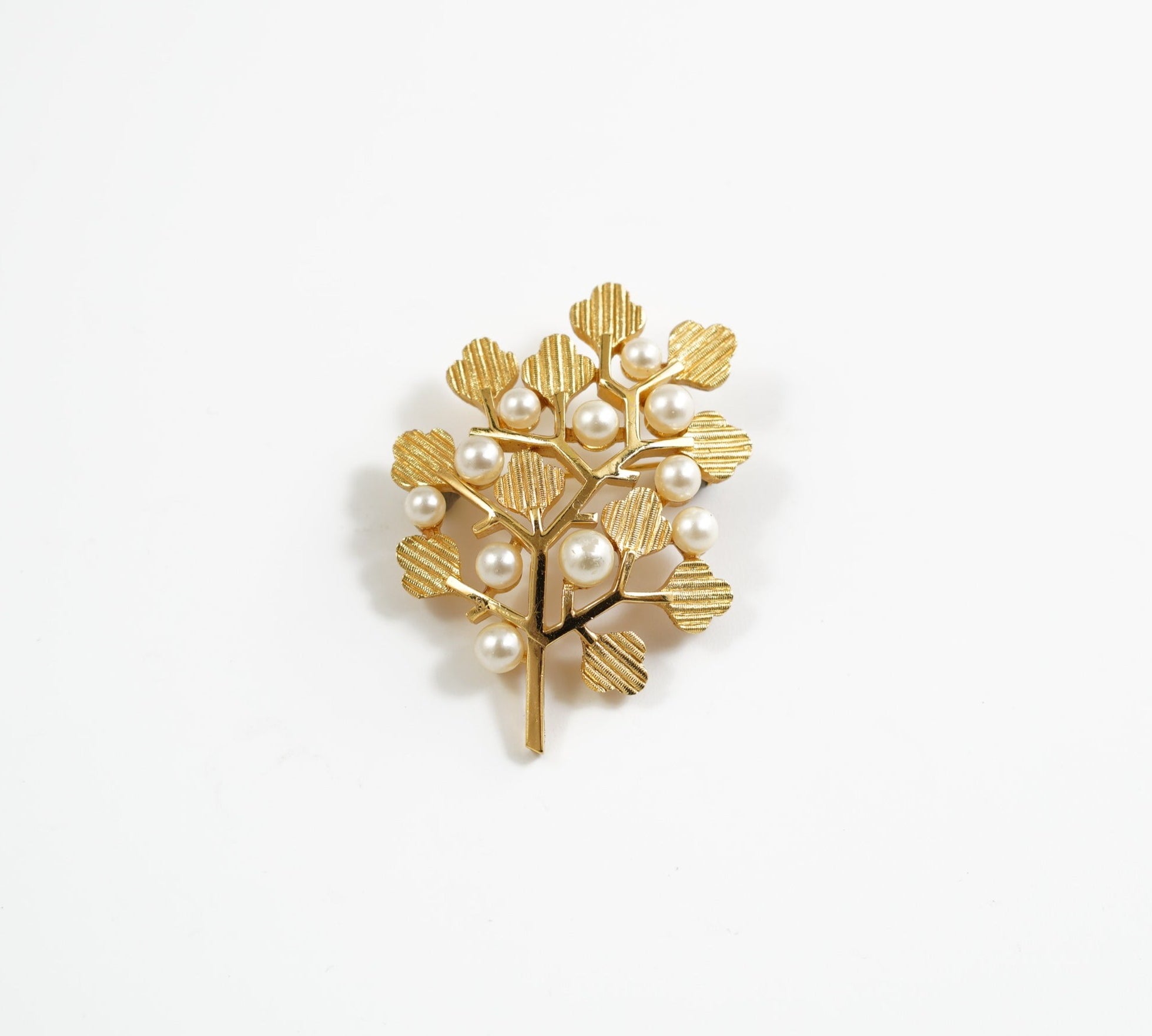 Trifari(トリファリ)ブローチ「GOLD PEARL」/ヴィンテージ Trifari(トリファリ)ブローチ「GOLD PEARL」/ヴィンテージ