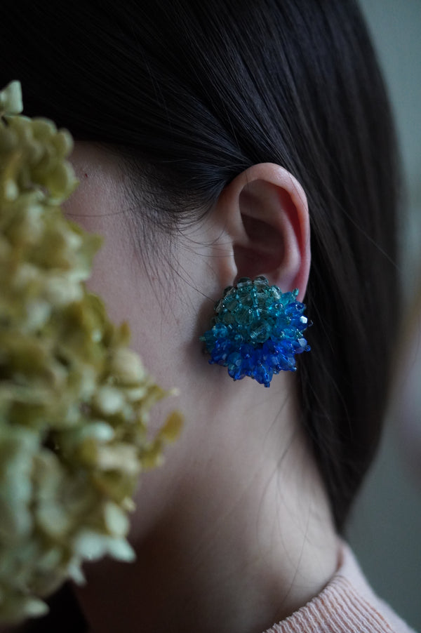 BLUE CRYSTAL CLUSTER CLIP EARRING