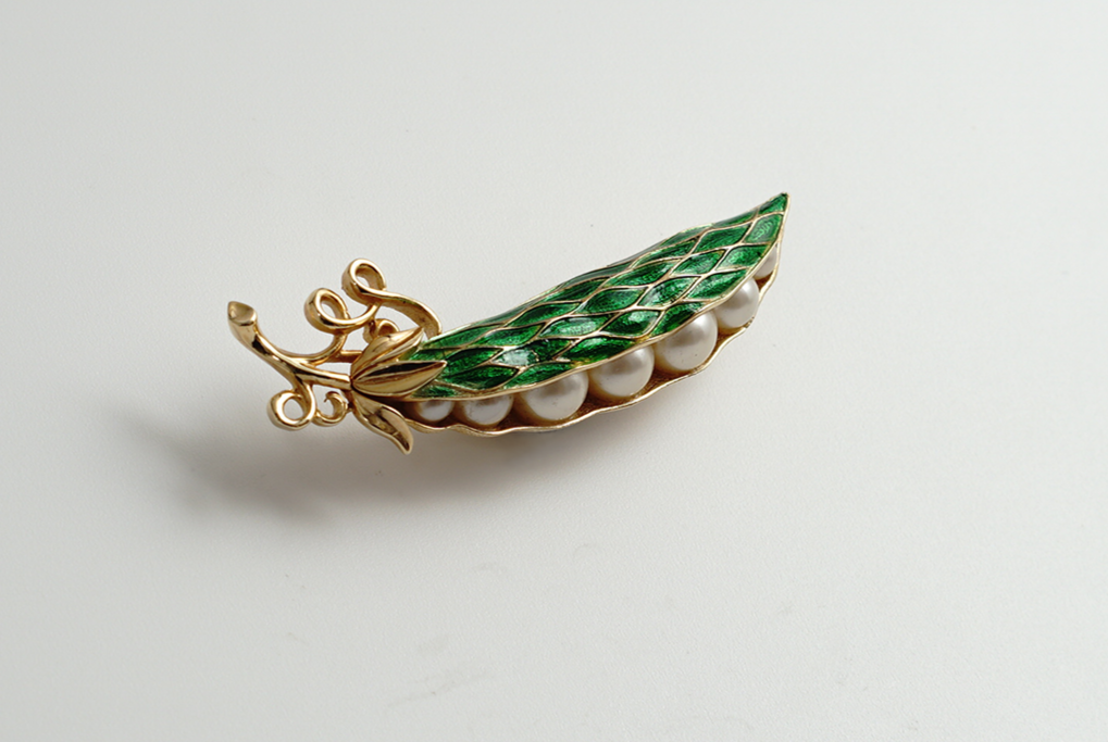 Trifari（トリファリ）ブローチ「えんどう豆」／ヴィンテージ・コスチュームジュエリー