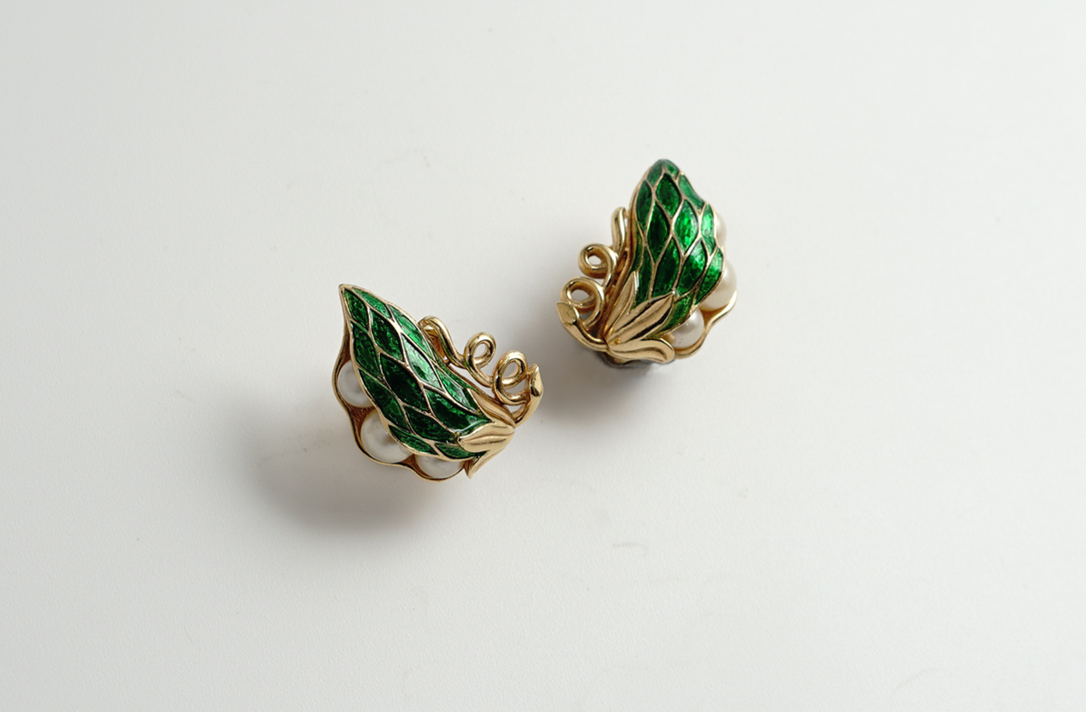 Trifari（トリファリ）ブローチ「えんどう豆」／ヴィンテージ・コスチュームジュエリー