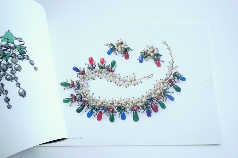 Catalog「The World of Costume Jewelry」