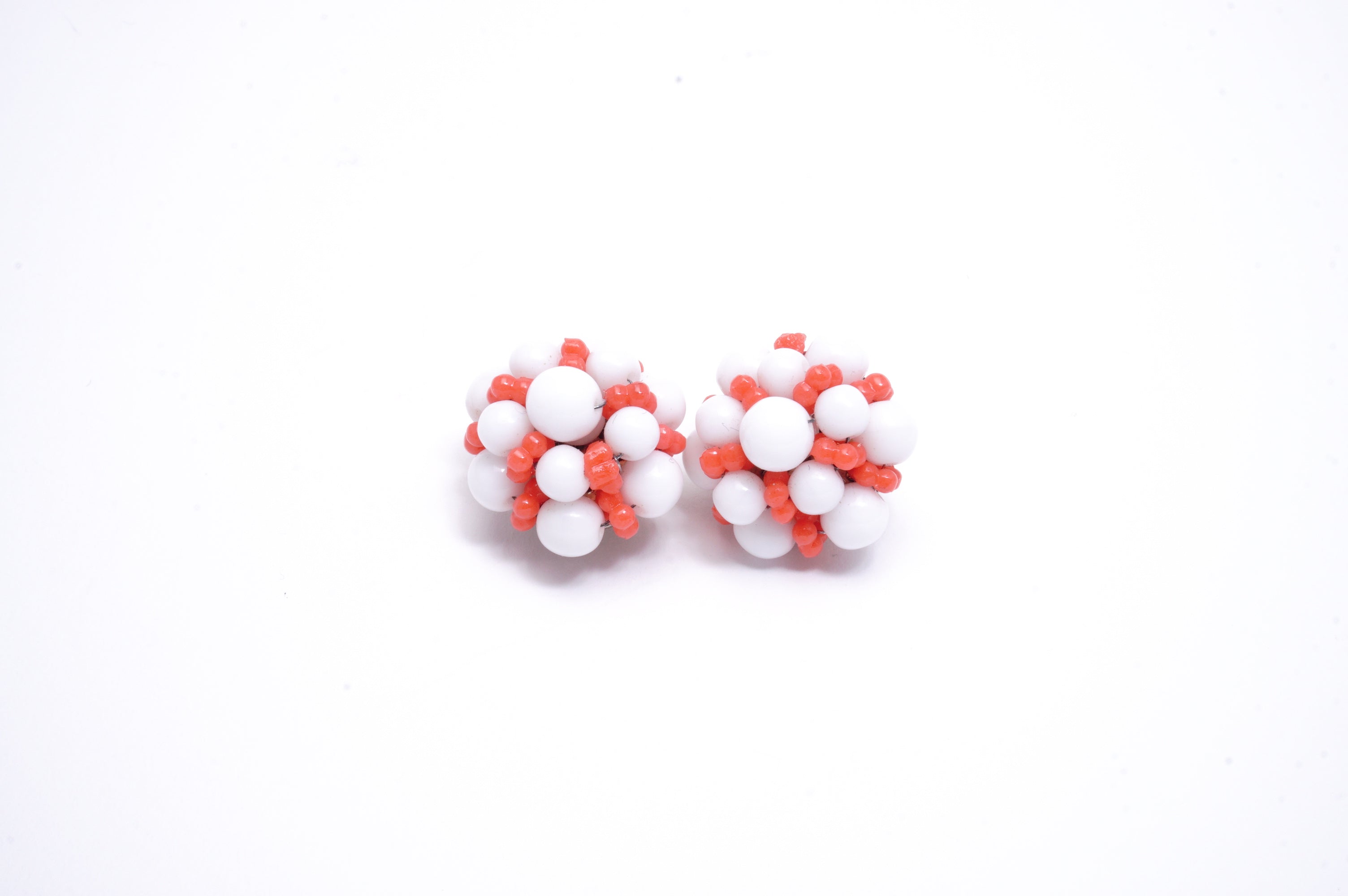 白ガラスビーズ イヤリング／ヴィンテージ・コスチュームジュエリー