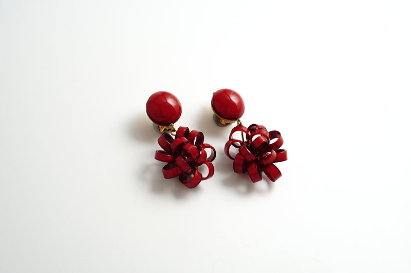 Clip Earrings「yureru Ribon(Swingin' Pom-pom)」Rouge