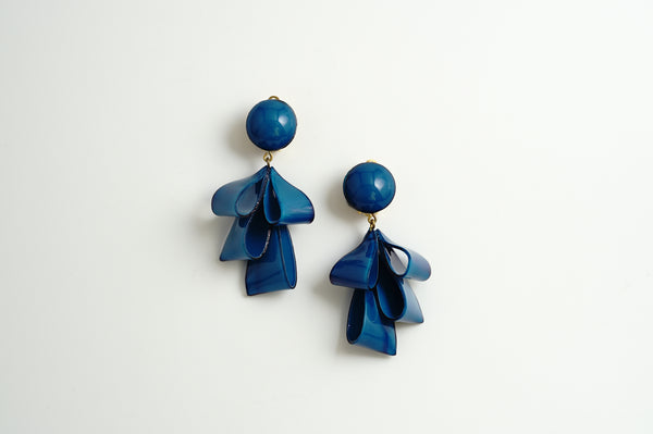 Clip Earring 「Yureru Ribbon(Swingin' Ribbon)」Cobalt Blue