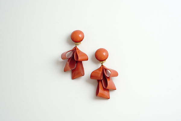 Clip Earring 「Yureru Ribbon(Swingin' Ribbon)」Coral