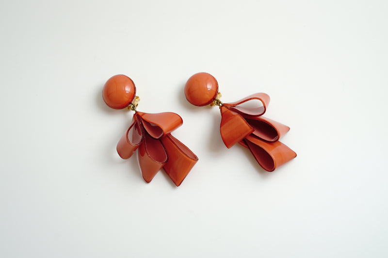 Clip Earring 「Yureru Ribbon(Swingin' Ribbon)」Coral