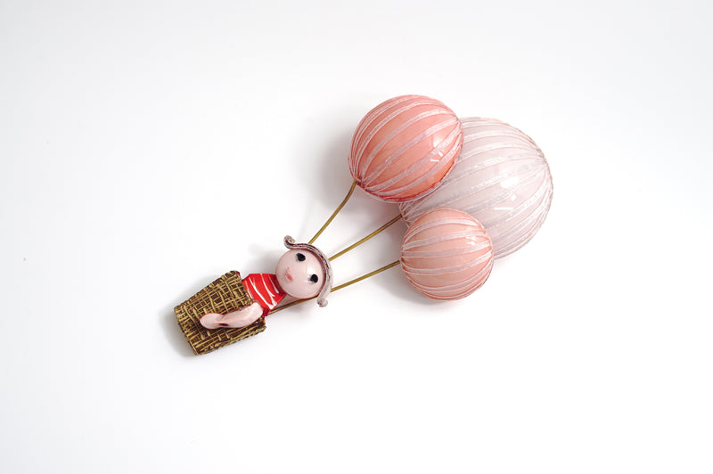 Brooch「Girl and hot air balloon」
