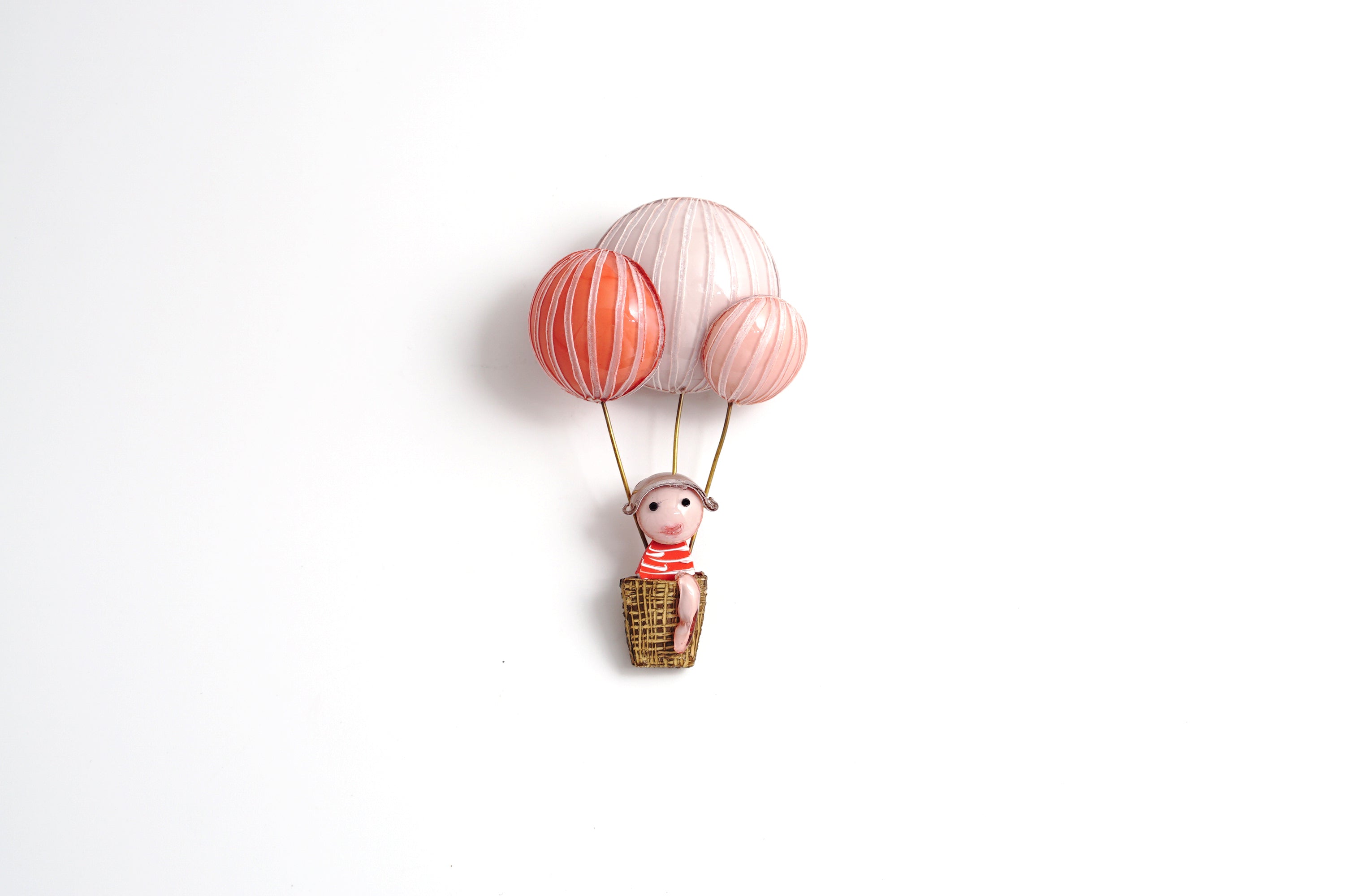 Brooch「Girl and Hot Air Balloon」