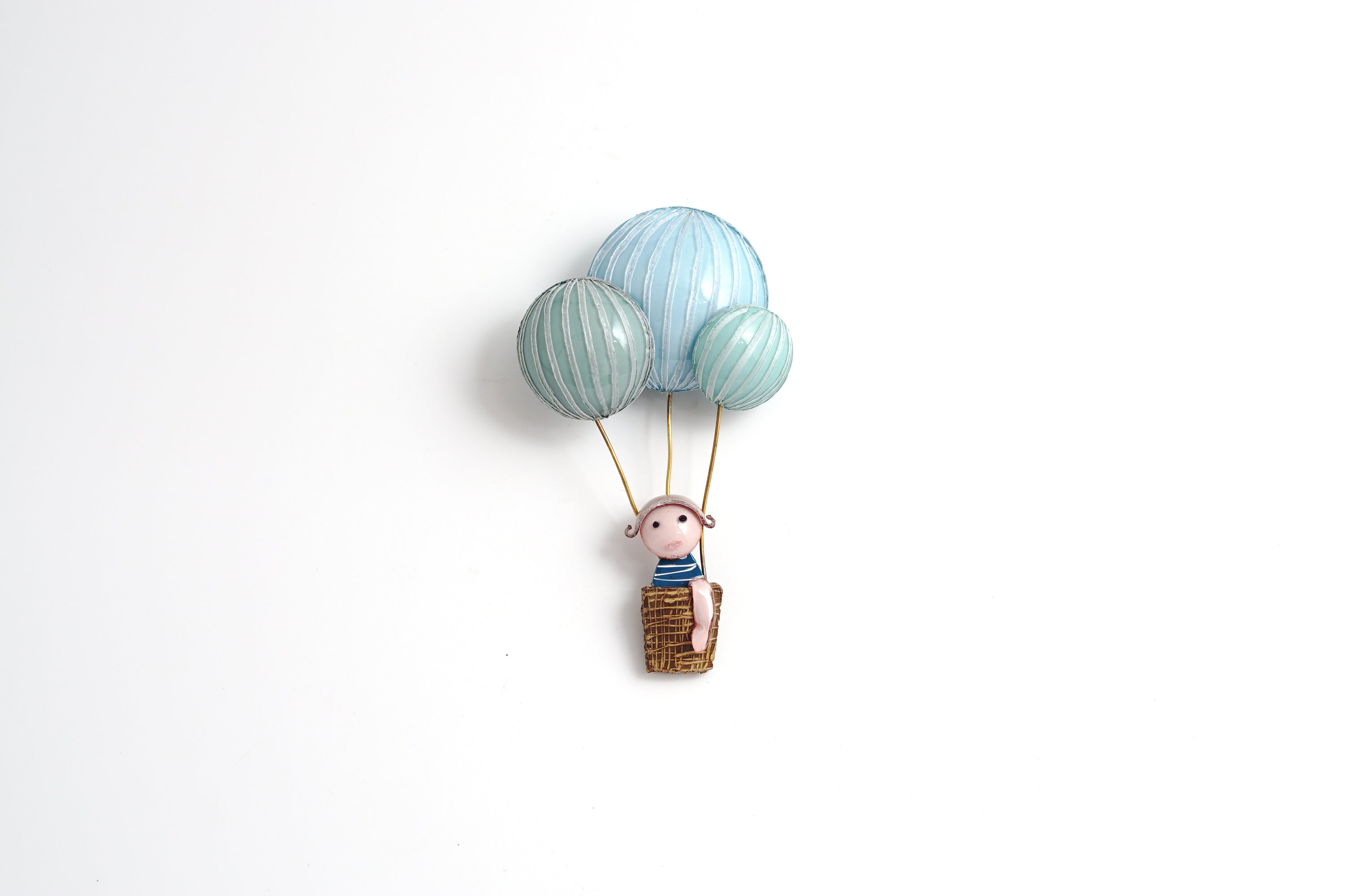 Brooch「Girl and Hot Air Balloon」