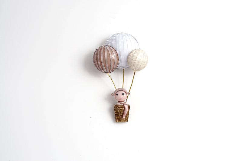 Brooch「Girl and hot air balloon」