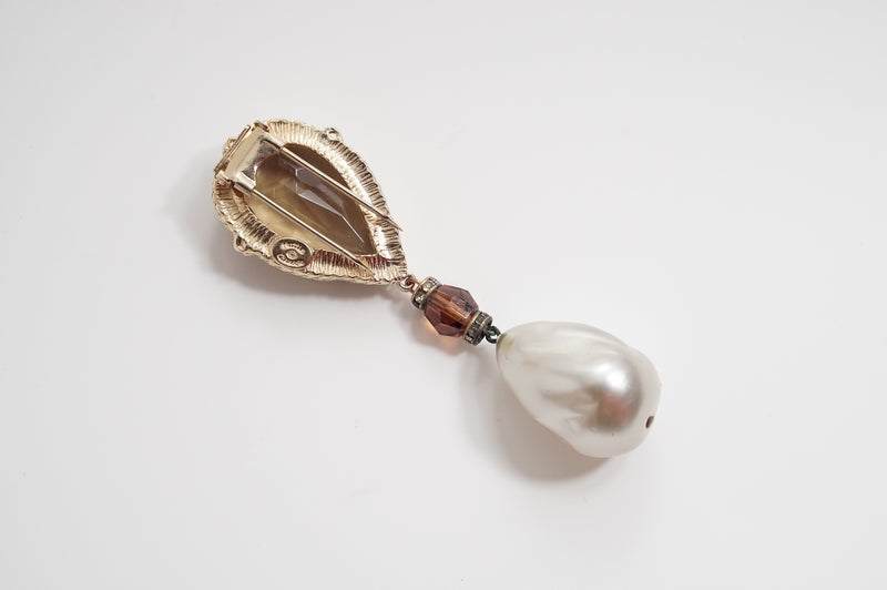 Brooch「Brown Glass with Drop Pearl」